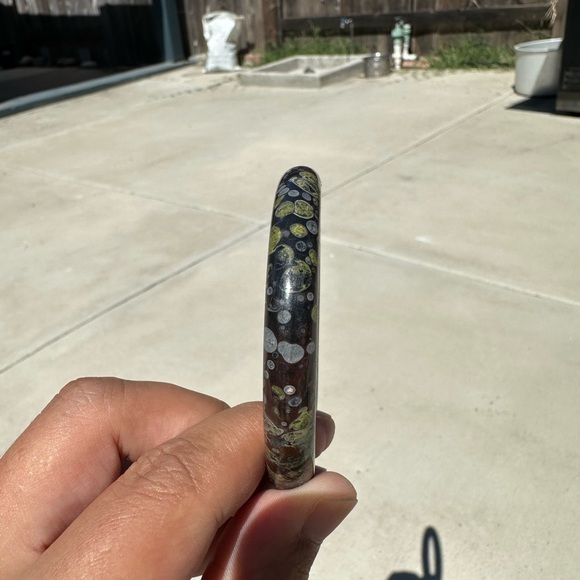 Unique Stone Pattern Bangle - Picture 2 of 3